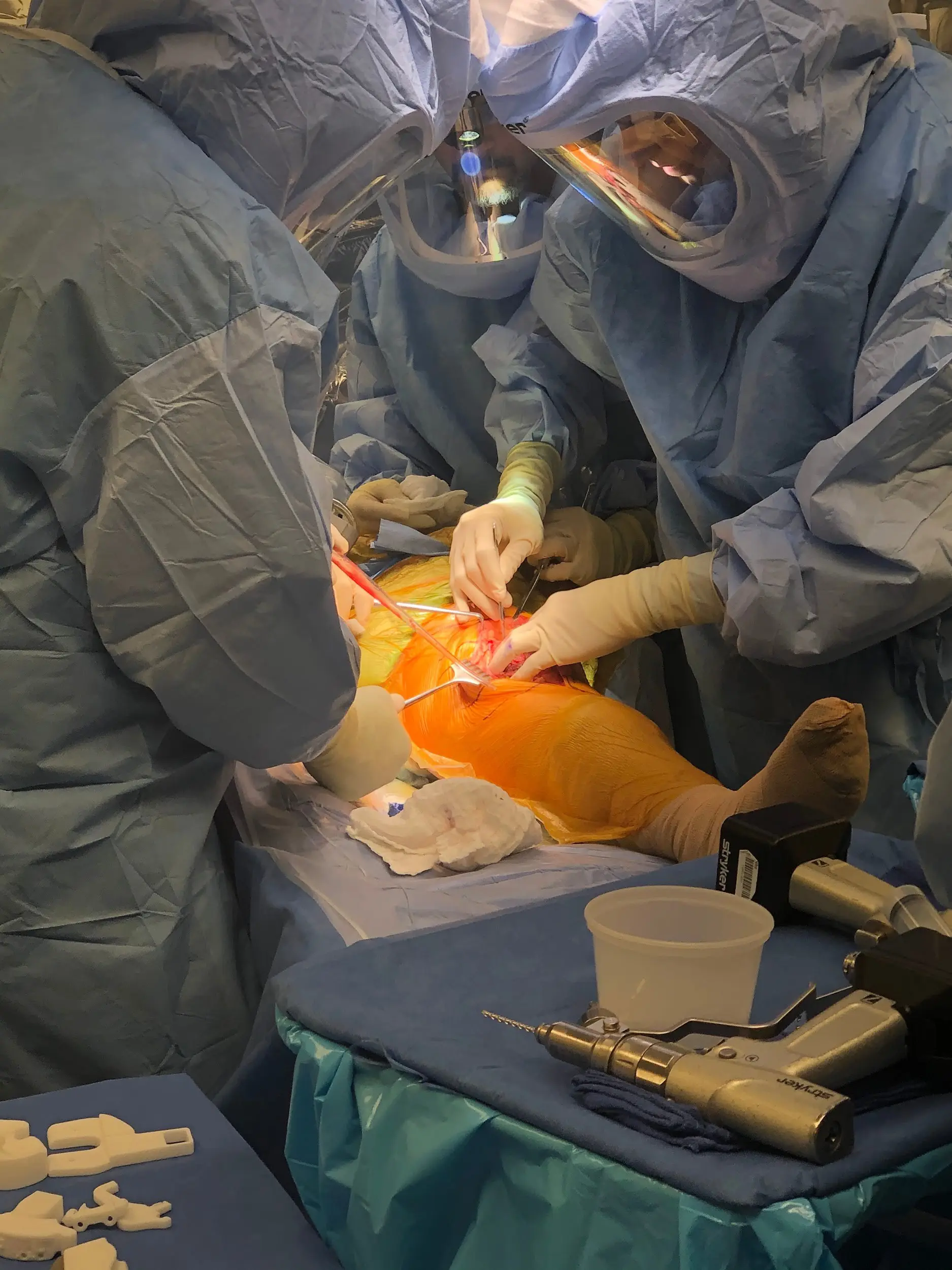 Doctor conducting the operation Doctor conducting the operation