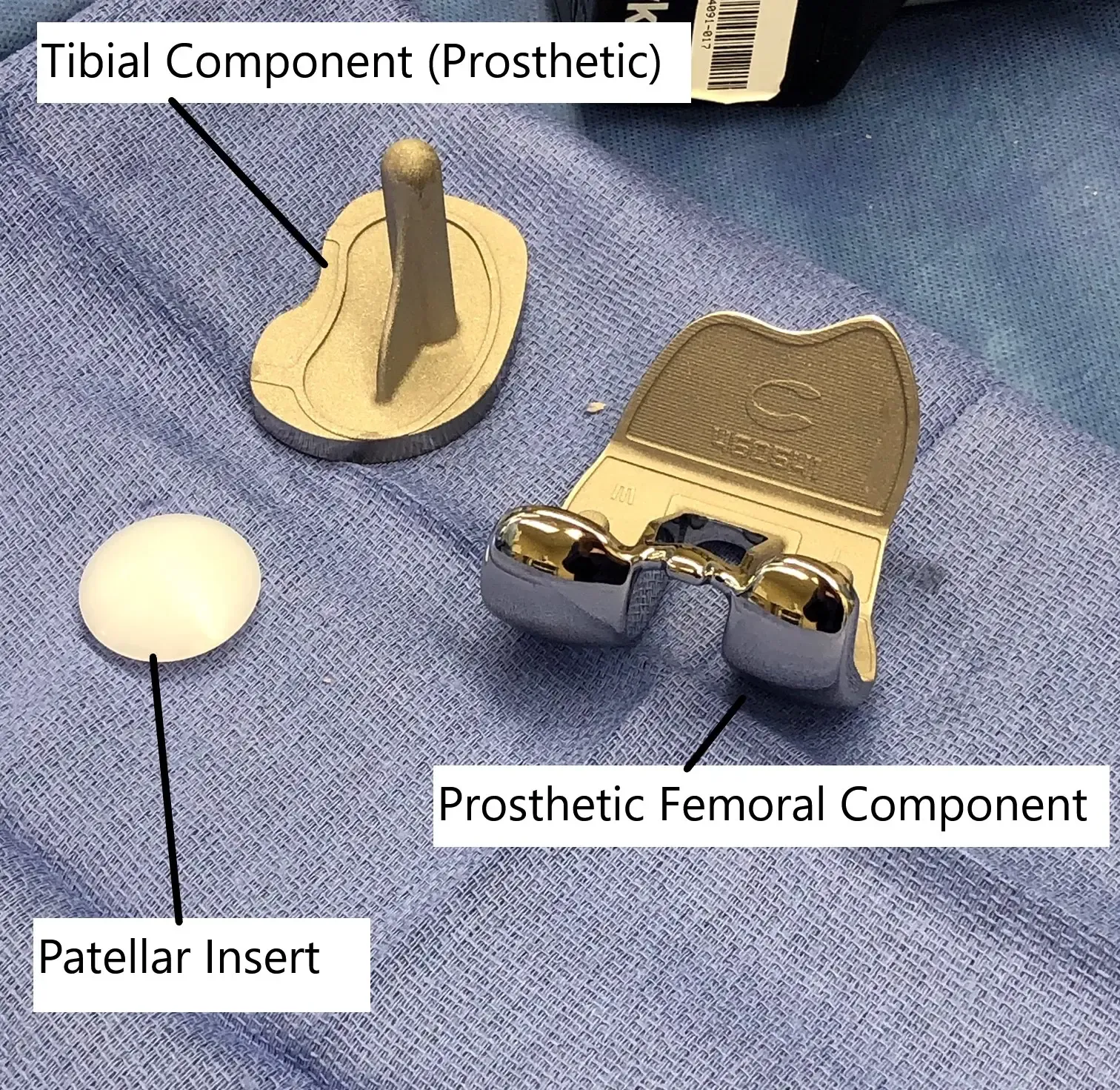 Implantes para artroplastia de rodilla